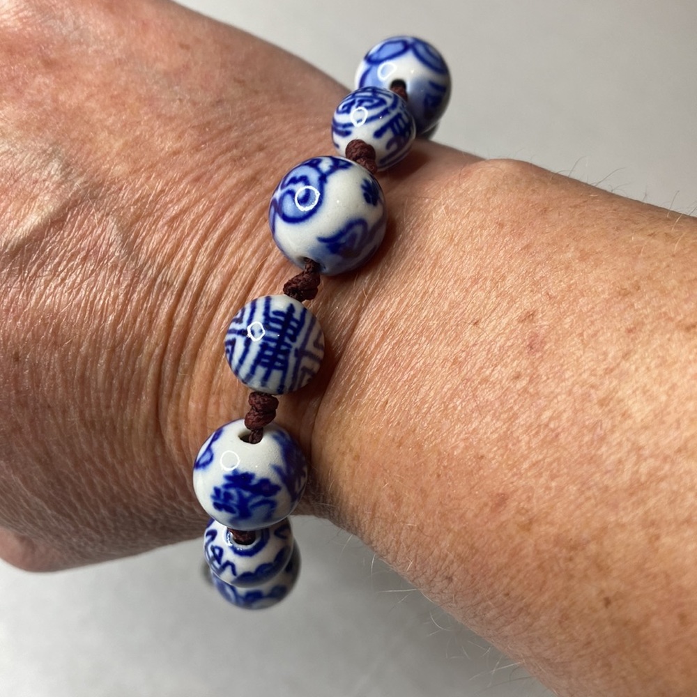 Asian theme bead bracelet